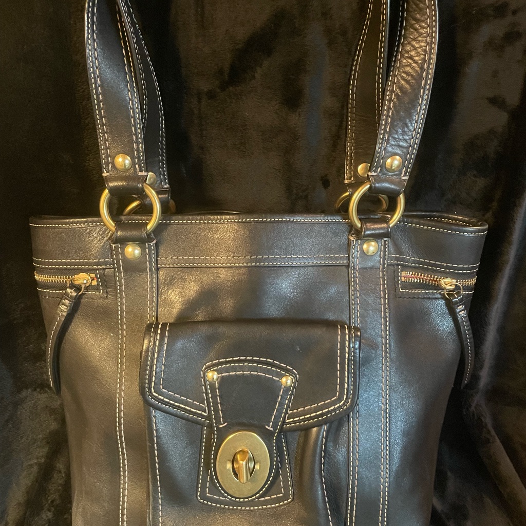 Coach Black Leather Vintage Gigi Shoulder Bag With Gold Hardware